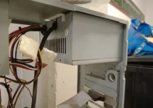 Fuente de Alimentación baby-AT vista desde el interior del ordenador