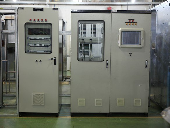 Armarios eléctricos de control industrial